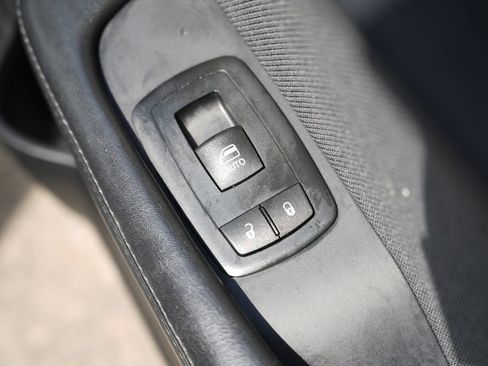 Used 2015 Dodge Challenger SXT image 25