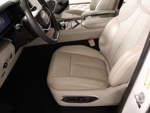 Used 2022 Jeep Wagoneer Series III AWD/4WD image 12