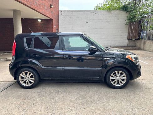 Used 2013 Kia Soul FWD image 4