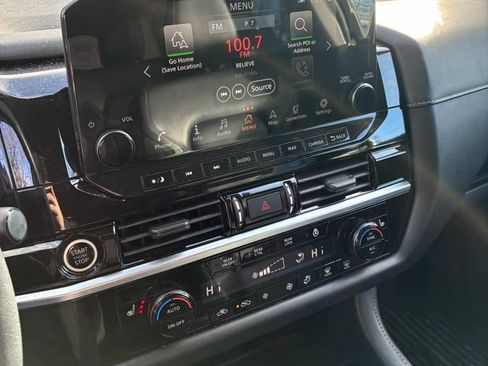 Used 2022 Nissan Pathfinder SL w/ SL Premium Package image 9