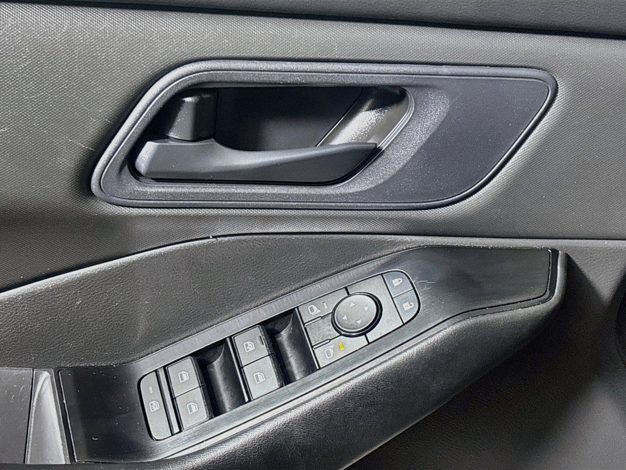 Used 2024 Nissan Rogue S FWD image 16