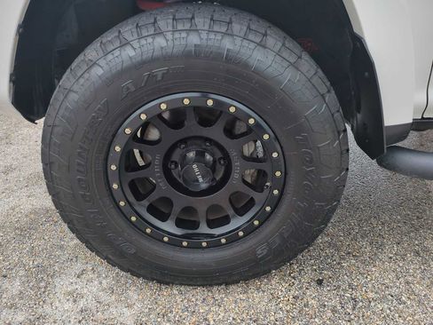 Used 2020 Toyota 4Runner TRD Off-Road AWD/4WD image 32