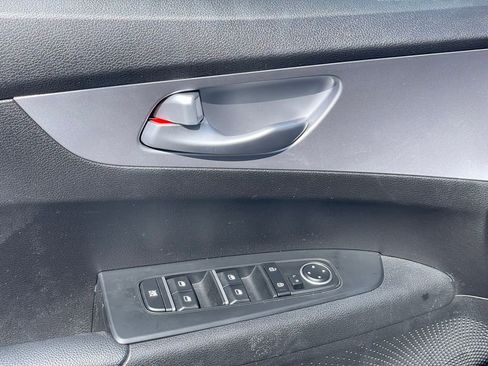 Used 2023 Kia Forte LXS w/ LXS Technology Package image 12