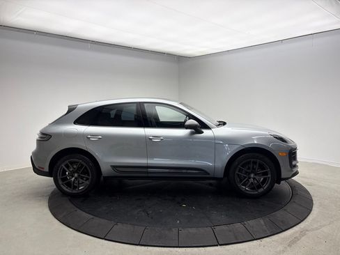 Certified 2024 Porsche Macan AWD/4WD image 8