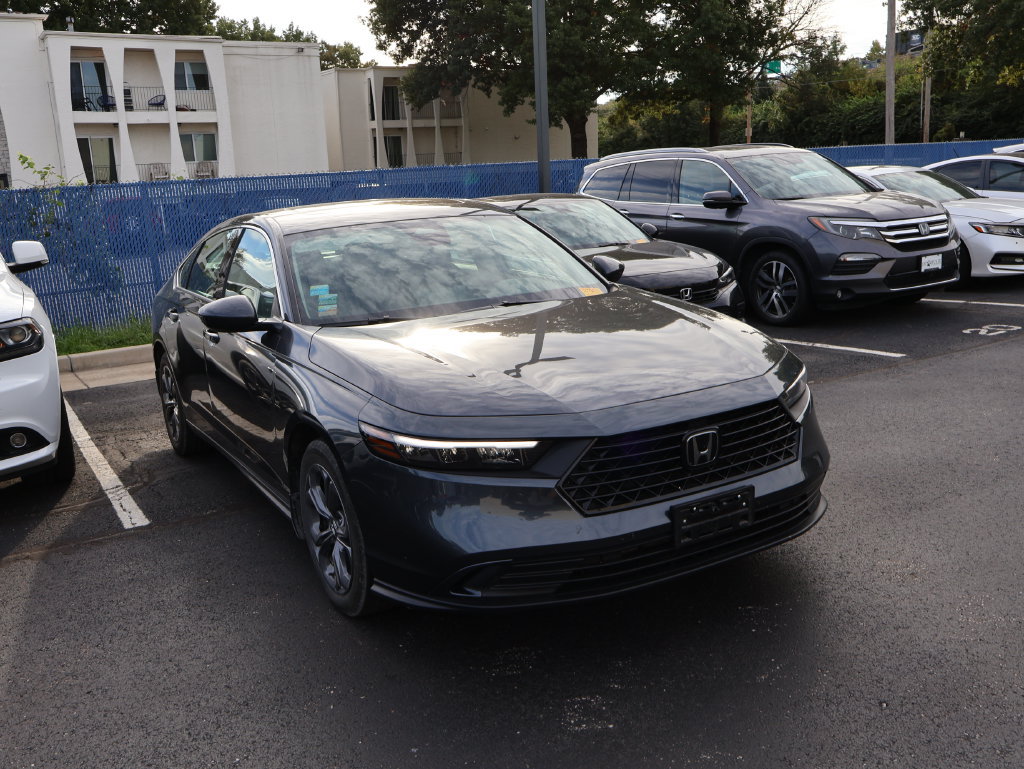 Used 2023 Honda Accord EX image 1