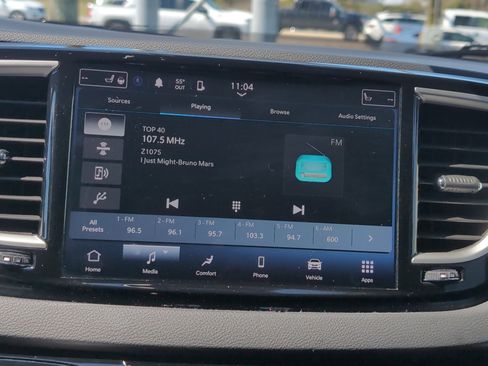 Used 2024 Chrysler Pacifica Touring-L image 23