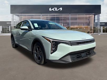 New 2025 Kia K4 LXS