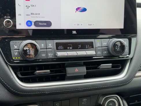 Used 2025 Toyota Grand Highlander AWD image 11