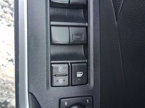 Used 2022 Toyota RAV4 LE image 18