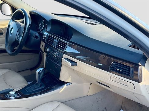 Used 2011 BMW 328i Sedan w/ Premium Pkg image 29