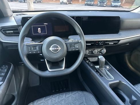 Certified 2025 Nissan Kicks SV image 22