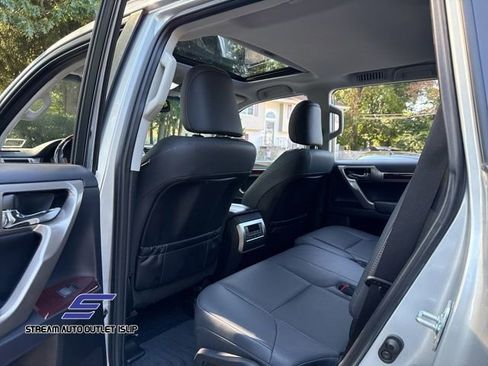Used 2019 Lexus GX 460 image 25
