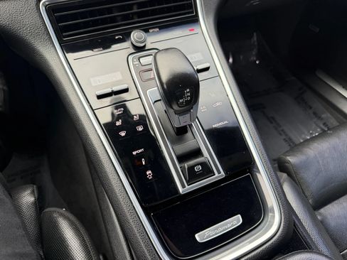 Used 2020 Porsche Panamera image 11