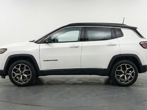 Used 2025 Jeep Compass Limited image 5
