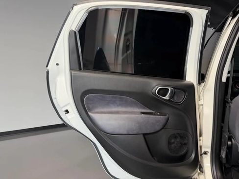 Used 2017 FIAT 500L Trekking w/ Dual-Pane Sunroof Package FWD image 13