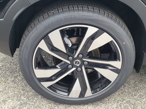 New 2026 Volvo XC40 B5 Plus w/ Climate Package AWD/4WD image 3