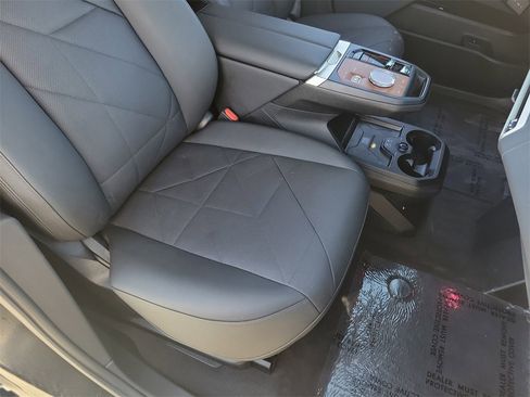 Used 2023 BMW iX xDrive50 image 21