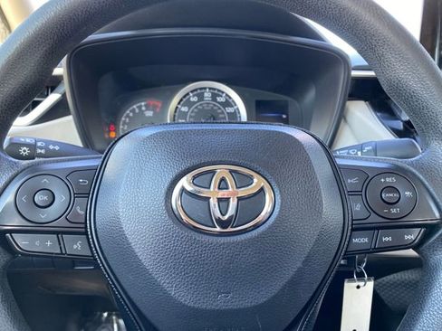 Used 2020 Toyota Corolla LE image 14