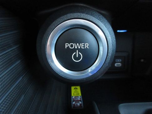 Used 2024 Toyota Venza XLE image 42