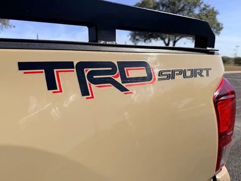 Used 2019 Toyota Tacoma TRD Sport w/ Technology Package image 17