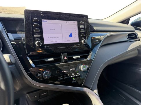 Used 2024 Toyota Camry SE image 12