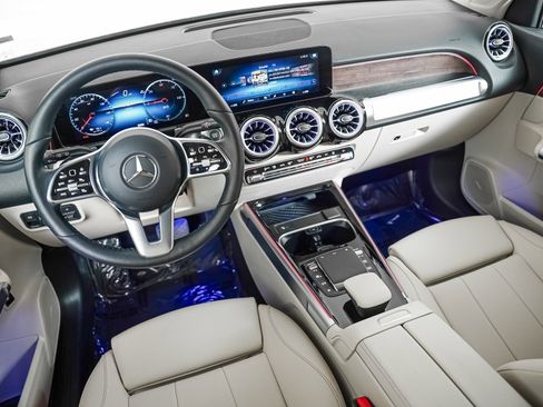 Certified 2023 Mercedes-Benz EQB 300 4MATIC image 17