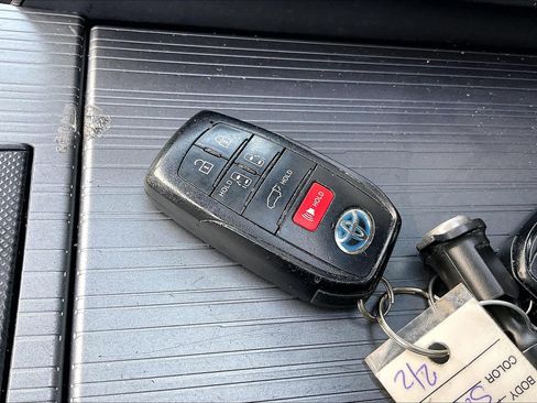 Used 2021 Toyota Sienna XSE AWD/4WD image 14