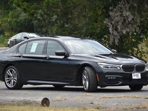 Used 2018 BMW 750i xDrive image 4