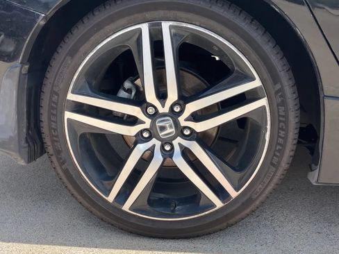 Used 2017 Honda Accord Touring image 19