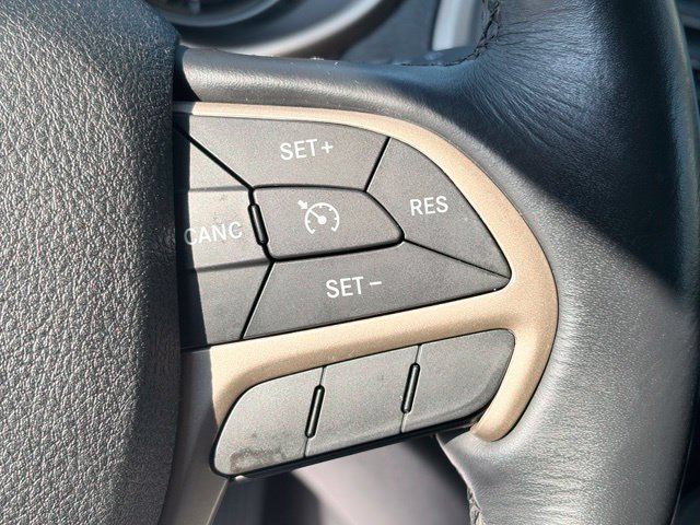 Used 2016 Jeep Cherokee Latitude w/ Comfort/Convenience Group AWD/4WD image 17