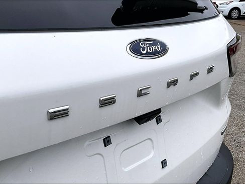 Used 2020 Ford Escape SE Sport image 32