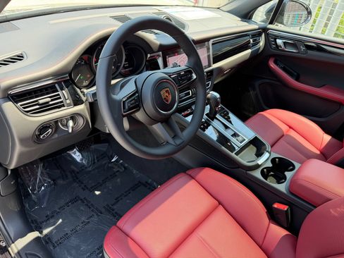 Used 2026 Porsche Macan AWD/4WD image 4