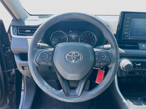 Used 2021 Toyota RAV4 LE image 10