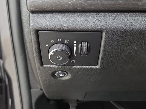Used 2018 Jeep Grand Cherokee Altitude AWD/4WD image 26