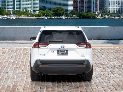 Used 2024 Toyota RAV4 XLE image 6