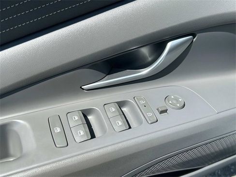 Used 2024 Hyundai Elantra SEL w/ Convenience Package image 19