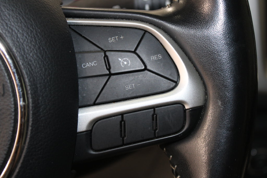 Used 2020 Jeep Compass Latitude w/ Popular Equipment Group AWD/4WD image 14