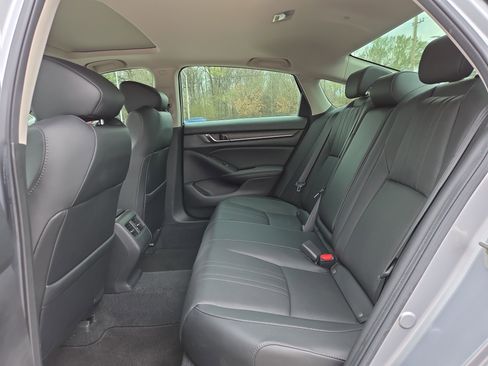 Used 2020 Honda Accord Touring image 11