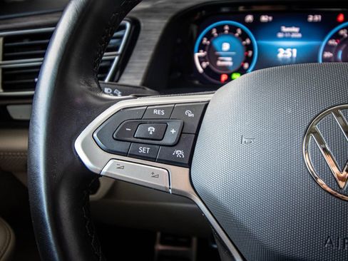 Used 2024 Volkswagen Atlas SEL Premium R-Line image 42