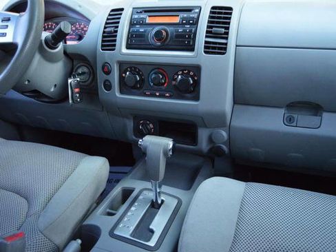 Used 2008 Nissan Frontier SE w/ SE Value Truck Pkg image 11