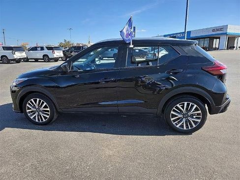 Used 2024 Nissan Kicks SV image 3
