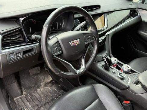 Used 2023 Cadillac XT6 Premium Luxury image 11
