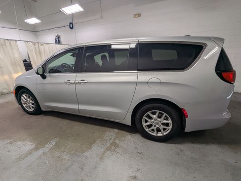 Certified 2023 Chrysler Voyager LX FWD image 10