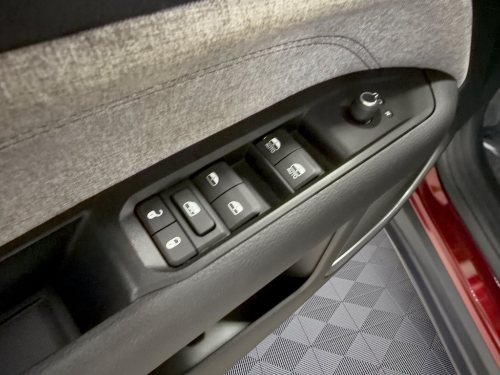 Used 2022 Jeep Compass Latitude FWD image 15
