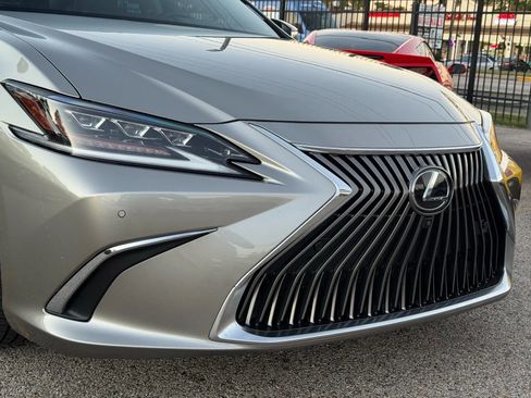 Used 2021 Lexus ES 350 Ultra Luxury w/ Accessory Package 2 image 13