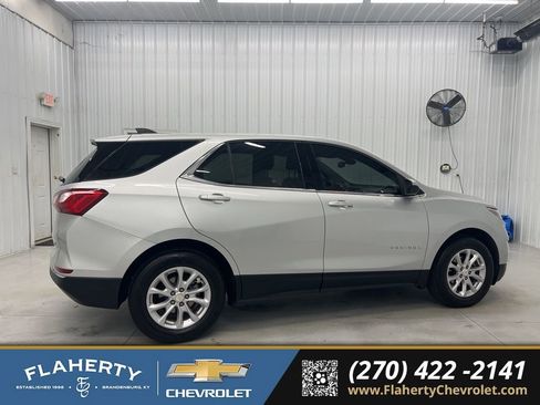 Used 2020 Chevrolet Equinox LT w/ Driver Convenience Package image 2