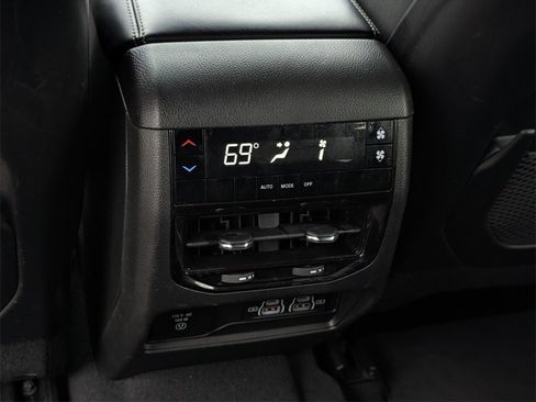 Used 2024 Jeep Grand Cherokee L Altitude image 33