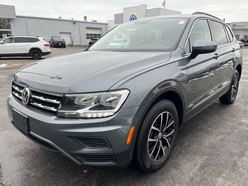 Certified 2021 Volkswagen Tiguan SE w/ Panoramic Sunroof Package image 2
