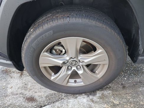 Used 2023 Toyota RAV4 XLE w/ Convenience Package image 4