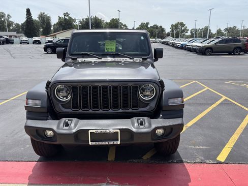Used 2025 Jeep Wrangler Unlimited Sport AWD/4WD image 2